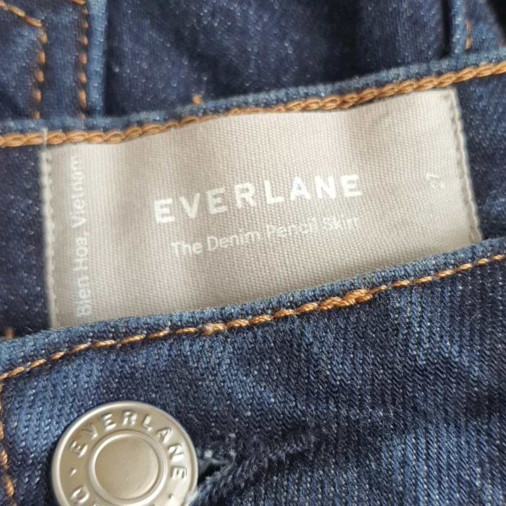 Everlane Denim Pencil Skirt Blue Dark Wash Button Front Size 27 (S) - Picture 12 of 12